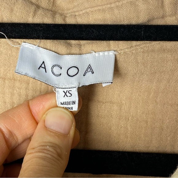 Two-Tone Beige and Cream button down. Size XS - Picture 2 of 6